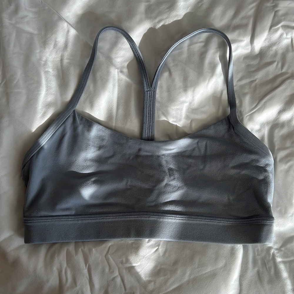Lululemon size 4 Flow Y Nulu Bra